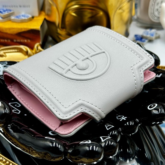 🆕 CHIARA FERRAGNI 🧿 BNIB Range A Eyelike Bifold Wallet, Grey - Picture 16 of 16